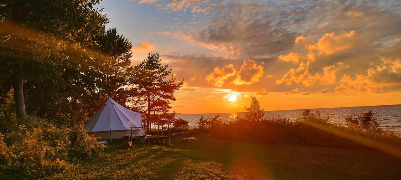 Mereaeaere Glamping Ja Rannamaja Liimala Экстерьер фото